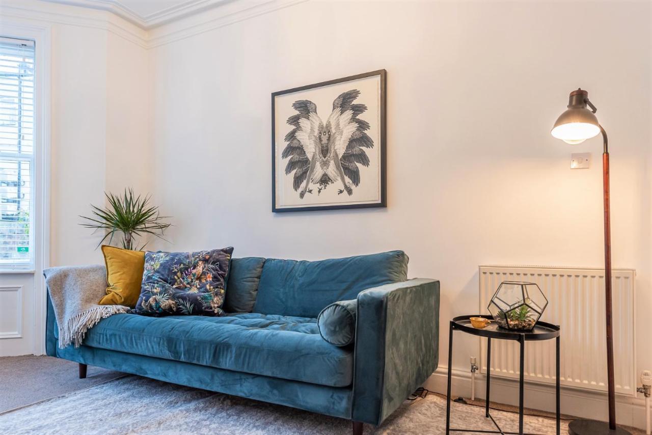 Perfectly Located 4 Storey Townhouse With 2 Parking Spaces In Central Harrogate Eksteriør billede