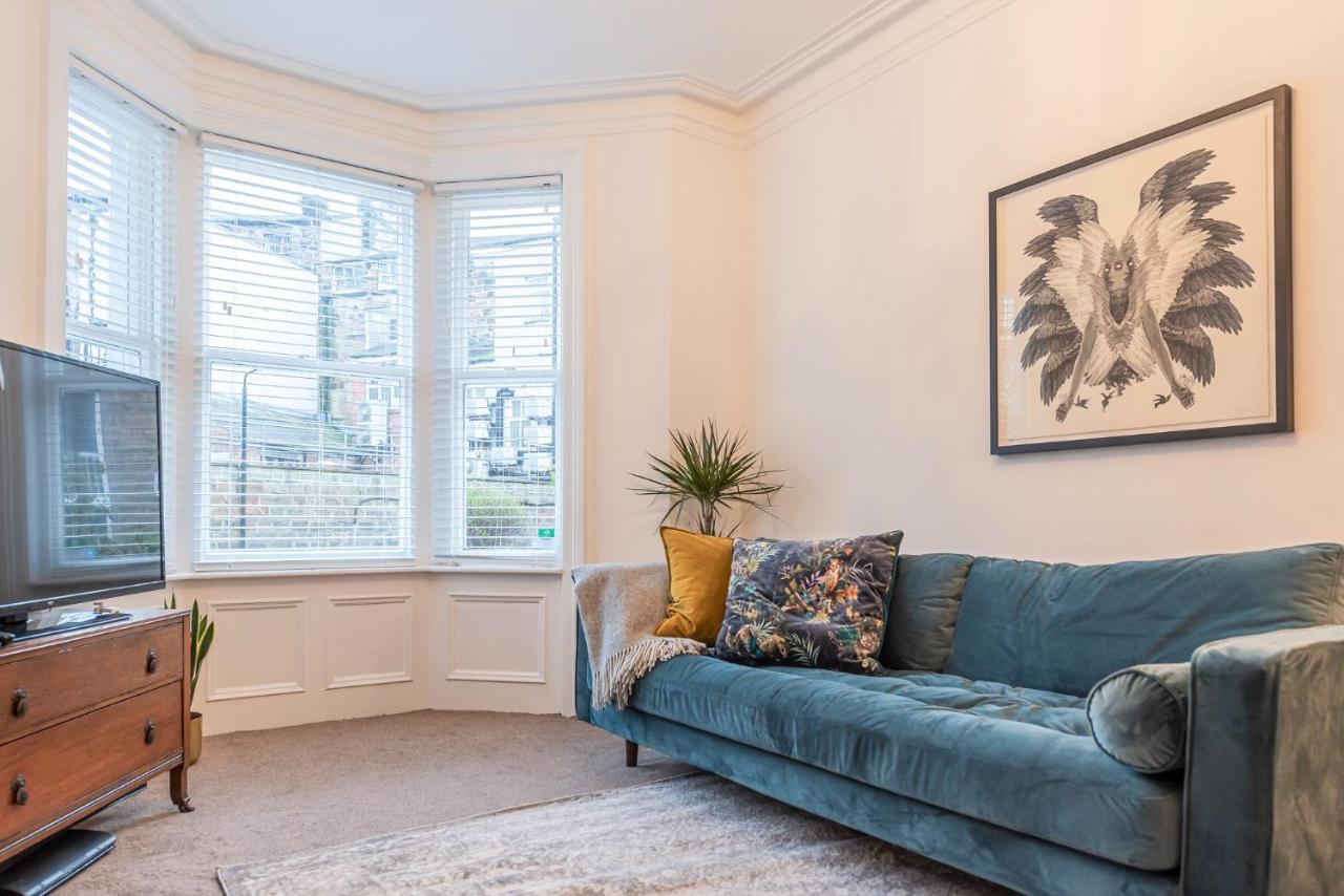 Perfectly Located 4 Storey Townhouse With 2 Parking Spaces In Central Harrogate Eksteriør billede