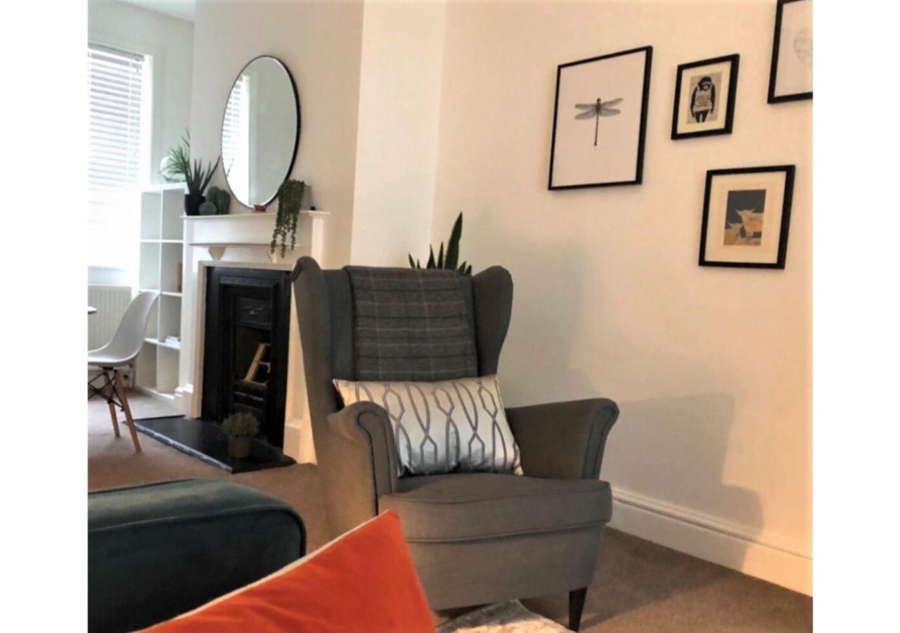 Perfectly Located 4 Storey Townhouse With 2 Parking Spaces In Central Harrogate Eksteriør billede