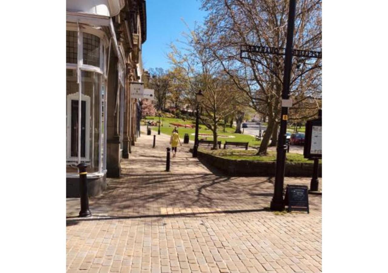 Perfectly Located 4 Storey Townhouse With 2 Parking Spaces In Central Harrogate Eksteriør billede