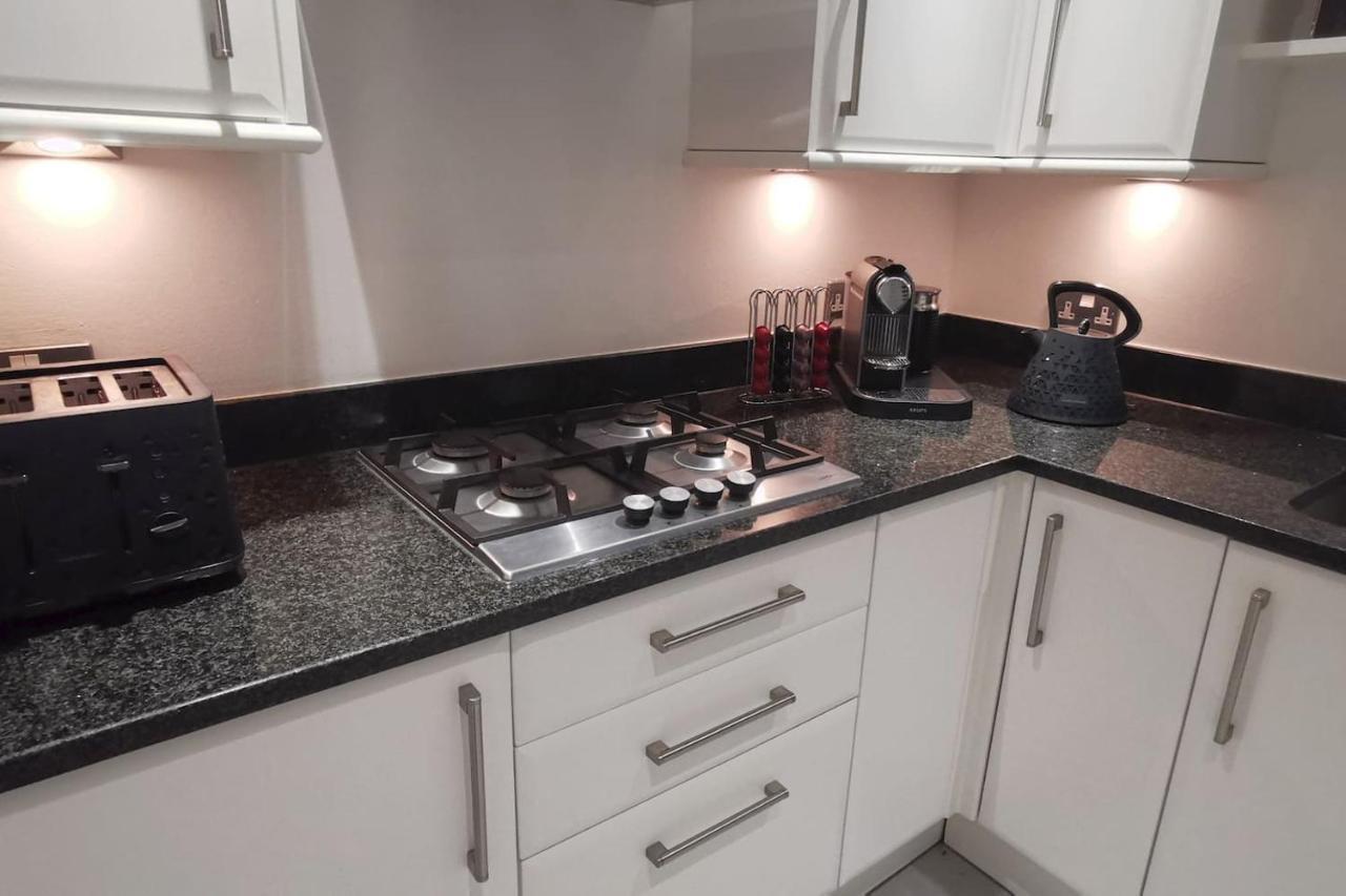 Perfectly Located 4 Storey Townhouse With 2 Parking Spaces In Central Harrogate Eksteriør billede