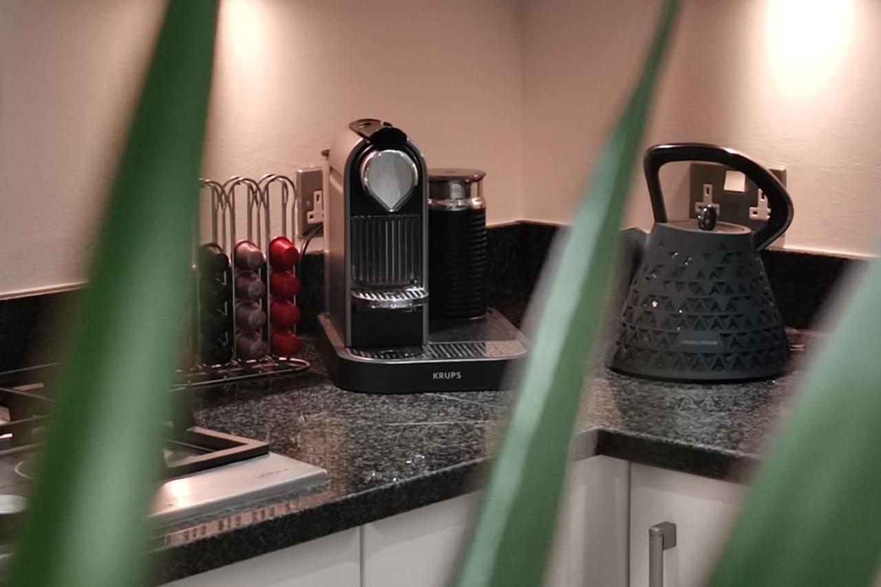 Perfectly Located 4 Storey Townhouse With 2 Parking Spaces In Central Harrogate Eksteriør billede